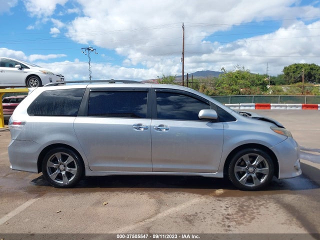 Toyota SIENNA SE 2017 5TDXZ3DC4HS899318 Image 13