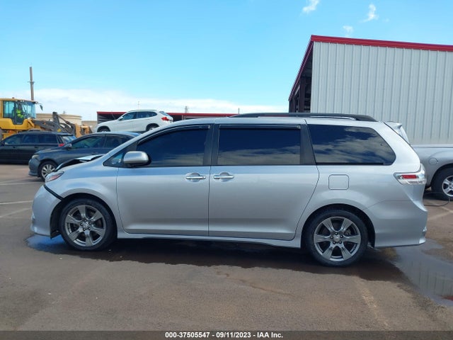 Toyota SIENNA SE 2017 5TDXZ3DC4HS899318 Image 14