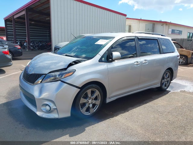 Toyota SIENNA SE 2017 5TDXZ3DC4HS899318 Image 2