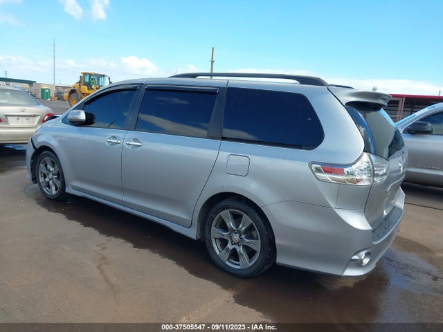 Toyota SIENNA SE 2017 5TDXZ3DC4HS899318 Image 3