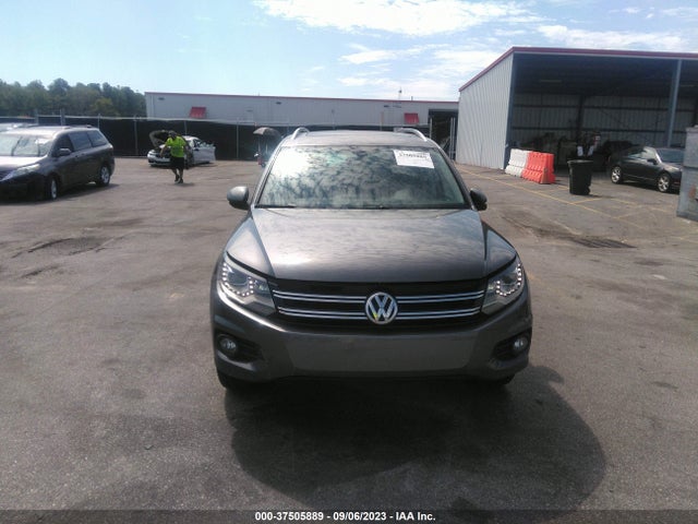 WVGBV7AX8GW557921 Volkswagen TIGUAN SE