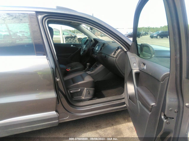 WVGBV7AX8GW557921 Volkswagen TIGUAN SE