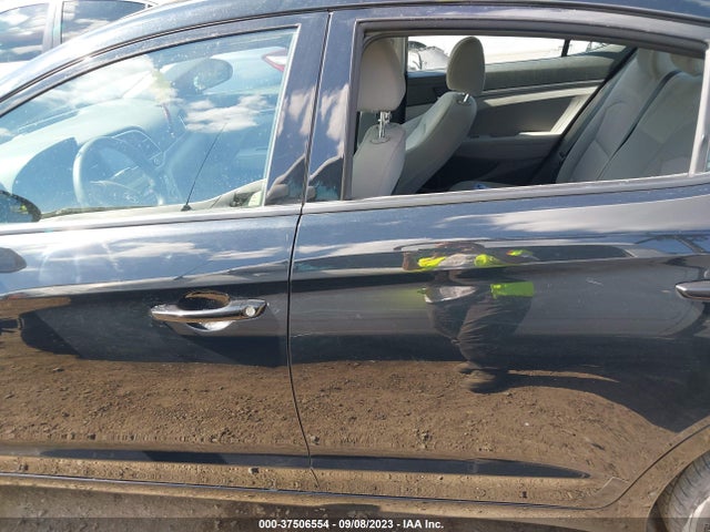 Hyundai ELANTRA SE 2018 5NPD74LF5JH383460 Image 13
