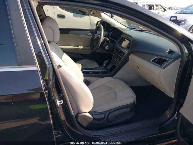 2016 HYUNDAI SONATA 2.4L SE VIN: 5NPE24AF2GH261637