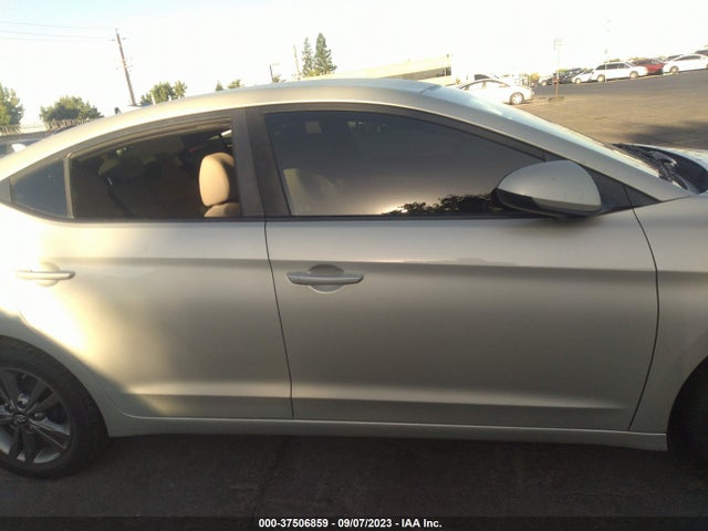 2017 HYUNDAI ELANTRA SE VIN: 5NPD84LF1HH192321