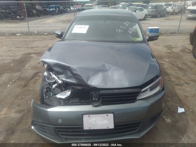 3VWD17AJ3EM322700 Volkswagen Jetta Sedan Se