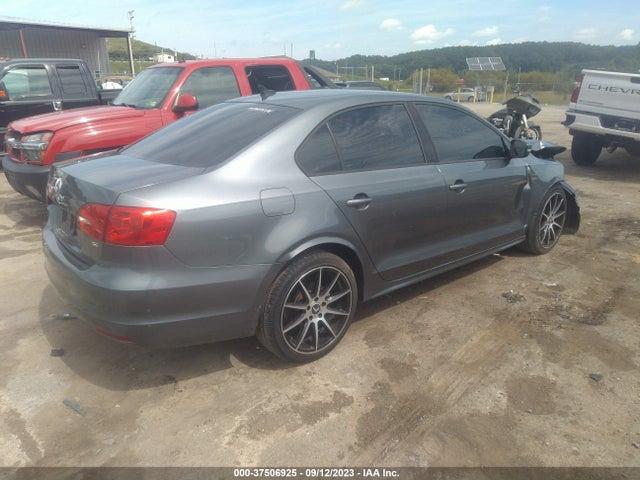 3VWD17AJ3EM322700 Volkswagen Jetta Sedan Se