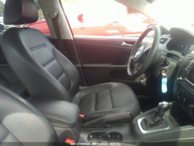 3VWD17AJ3EM322700 Volkswagen Jetta Sedan Se