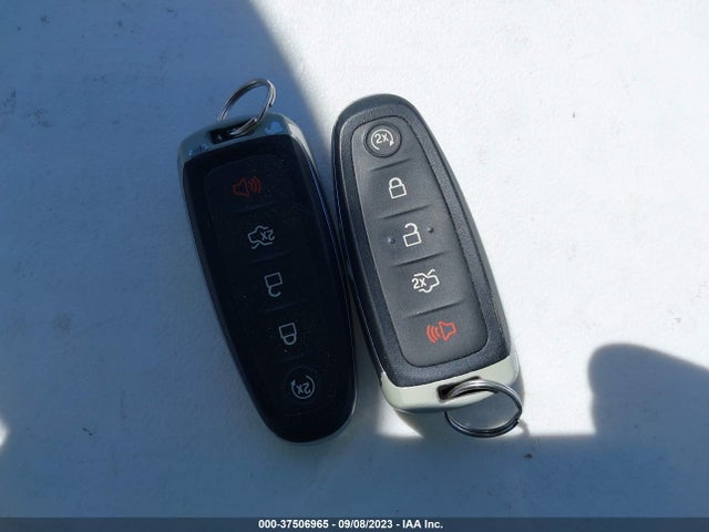 2017 Ford Escape Titanium მანქანა იყიდება აუქციონზე, vin: 1FMCU0J9XHUD19940, აუქციონის ნომერი: 37506965
