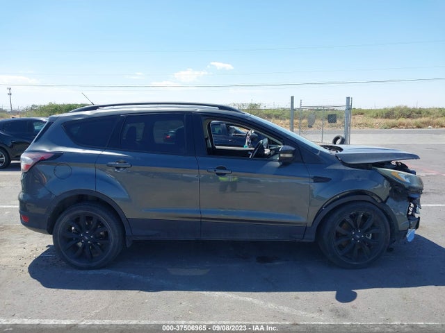 2017 Ford Escape Titanium მანქანა იყიდება აუქციონზე, vin: 1FMCU0J9XHUD19940, აუქციონის ნომერი: 37506965