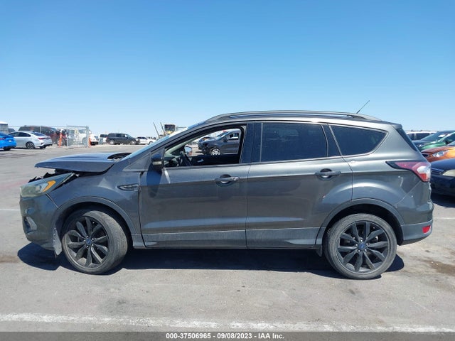 2017 Ford Escape Titanium მანქანა იყიდება აუქციონზე, vin: 1FMCU0J9XHUD19940, აუქციონის ნომერი: 37506965