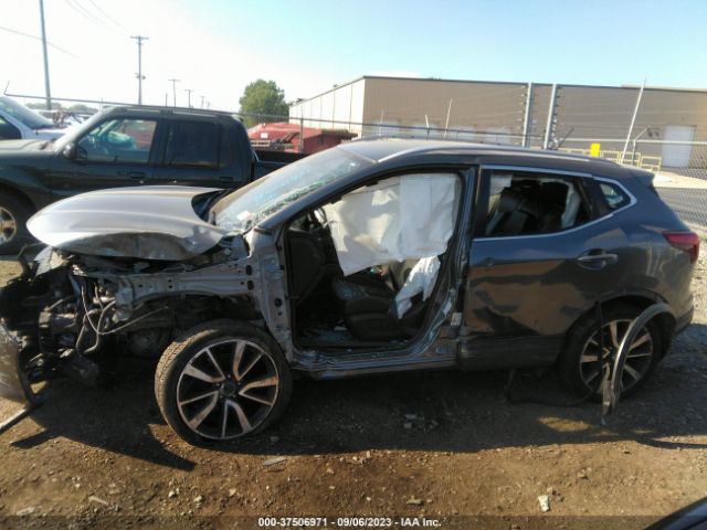 JN1BJ1CR2JW267924 Nissan Rogue Sport Sl