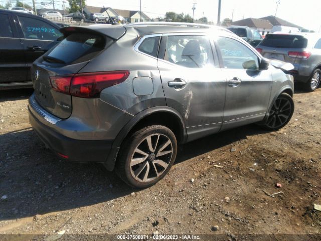 JN1BJ1CR2JW267924 Nissan Rogue Sport Sl