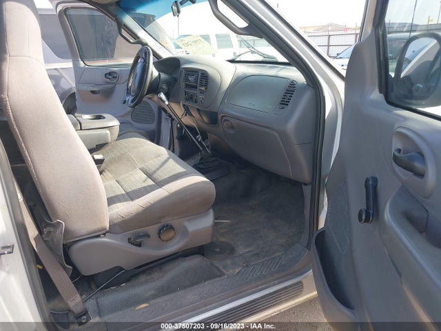 2002 FORD F-150 XL/XLT VIN: 1FTRF07282KA73038