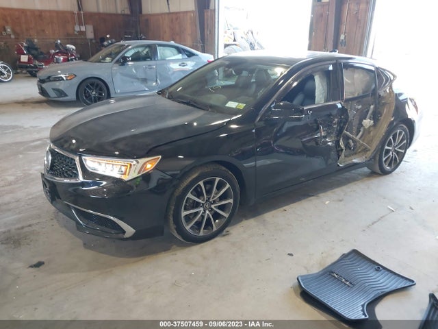 Acura TLX 2018 19UUB3F38JA004132 Image 2
