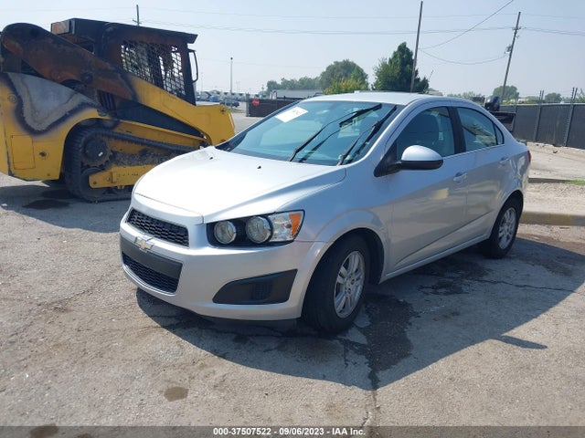 Chevrolet SONIC LT 2015 1G1JC5SG1F4120662 Image 2