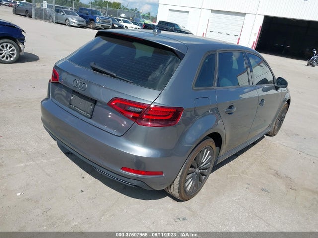 WAUUPBFF5GA101718 Audi A3 E-tron Premium