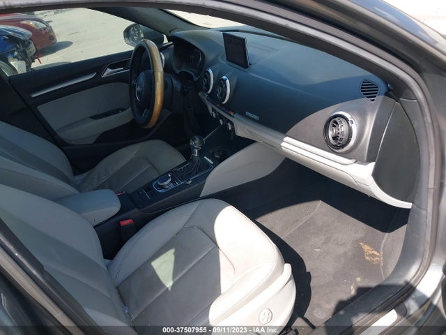 WAUUPBFF5GA101718 Audi A3 E-tron Premium