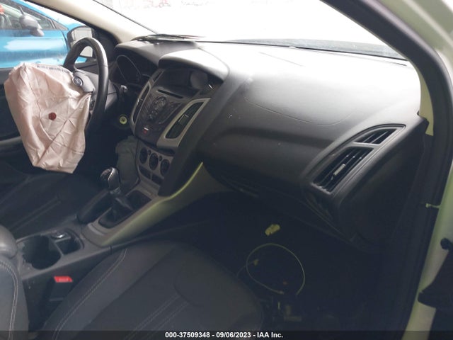 2014 FORD FOCUS SE VIN: 1FADP3K27EL196575