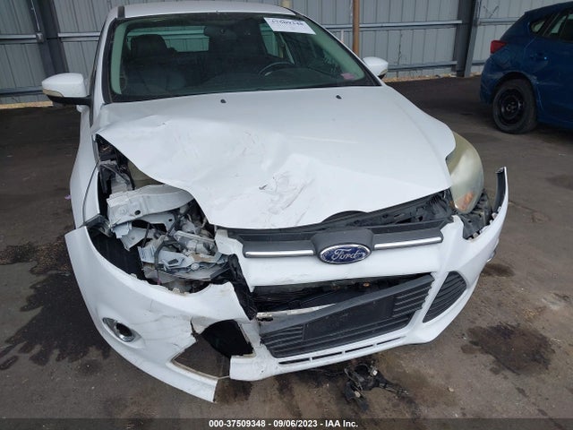 2014 FORD FOCUS SE VIN: 1FADP3K27EL196575