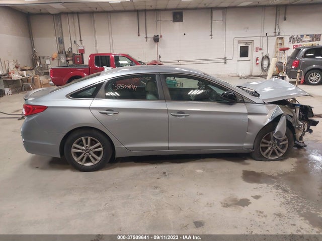 2015 HYUNDAI SONATA 2.4L SE VIN: 5NPE24AF2FH024547