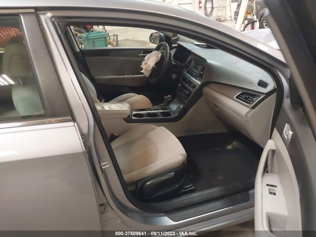 2015 HYUNDAI SONATA 2.4L SE VIN: 5NPE24AF2FH024547