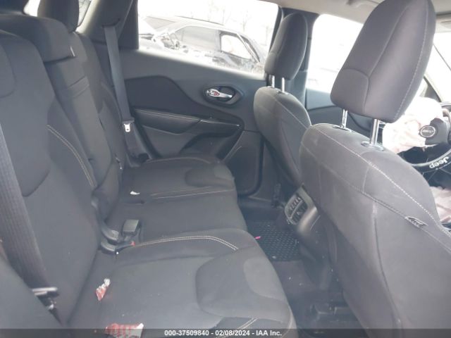 1C4PJLCB1GW200645 Jeep Cherokee Latitude