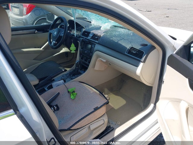 2015 VOLKSWAGEN PASSAT 1.8T SE W/SUNROOF & NAV VIN: 1VWBT7A35FC003580