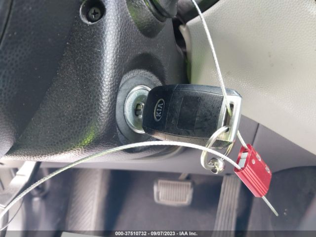 KNDJN2A29E7085050 KIA Soul Base