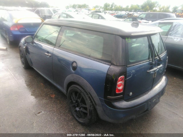 2011 MINI COOPER CLUBMAN WMWZG3C55BTY30757 Photo 2