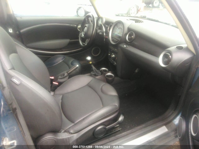 2011 MINI COOPER CLUBMAN WMWZG3C55BTY30757 Photo 4
