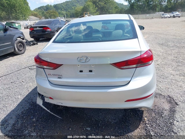 Hyundai ELANTRA SE 2018 5NPD74LF1JH353548 Image 17