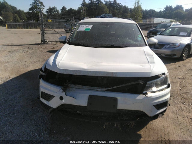 3VV2B7AX4JM067966 Volkswagen Tiguan Sel/se