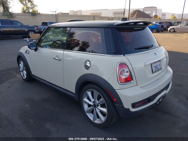 2013 MINI COOPER HARDTOP WMWSV3C54DT395322 Photo 2