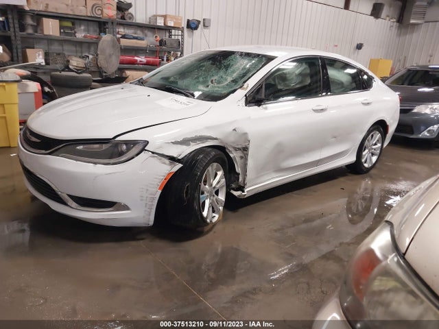 Chrysler 200 Limited 2015 1C3CCCAB5FN663957 Image 2