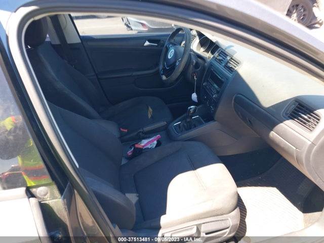 3VW2K7AJXFM423769 Volkswagen Jetta Sedan 2.0l S