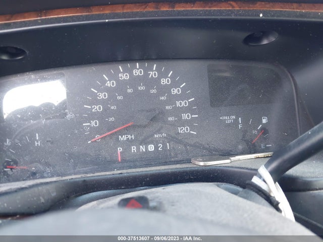 1999 LINCOLN TOWN CAR SIGNATURE VIN: 1LNHM82W0XY645472