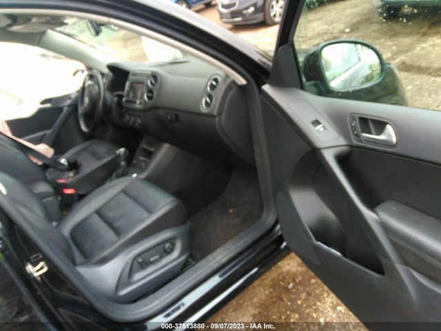 WVGTV7AX6HK019439 Volkswagen Tiguan Sport