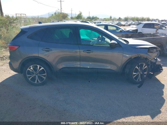 1FMCU0G6XNUB98755 Ford ESCAPE SE