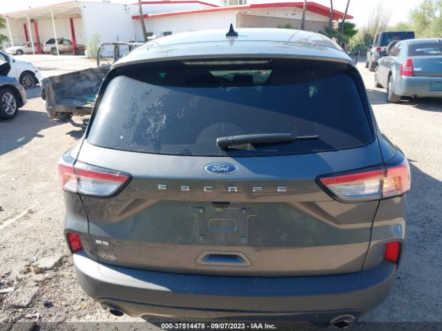 1FMCU0G6XNUB98755 Ford ESCAPE SE