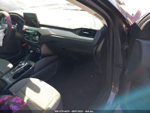1FMCU0G6XNUB98755 Ford ESCAPE SE