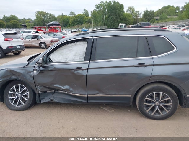3VV2B7AX0LM071208 Volkswagen Tiguan Se/sel/se R-line Black