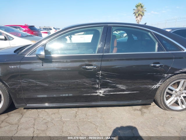 2015 Audi S8, VIN: WAUK2AFD9FN027290