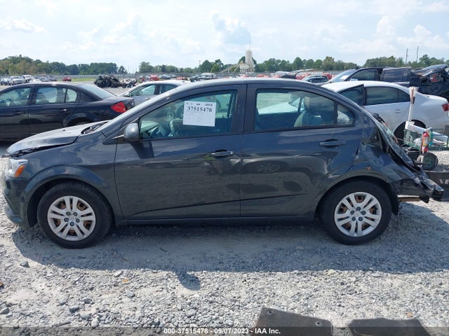 Chevrolet SONIC LS 2018 1G1JB5SH9J4125449 Image 14