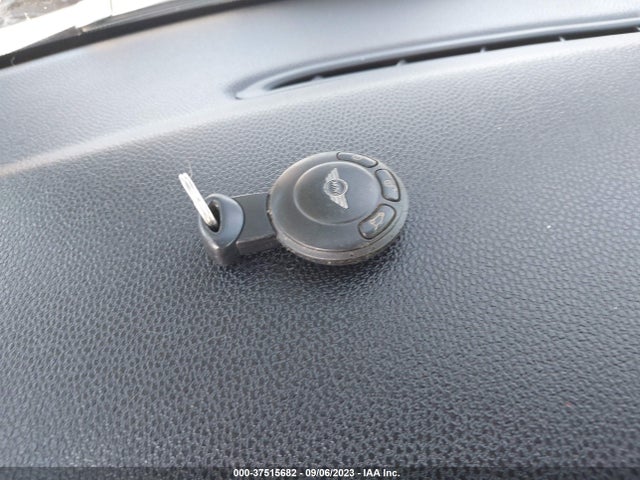 2011 MINI COOPER CLUBMAN WMWZG3C52BTY37102 Photo 10