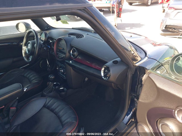 2011 MINI COOPER CLUBMAN WMWZG3C52BTY37102 Photo 4