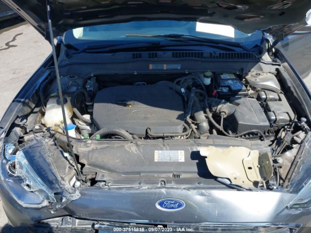 3FA6P0HD1HR215983 Ford FUSION SE