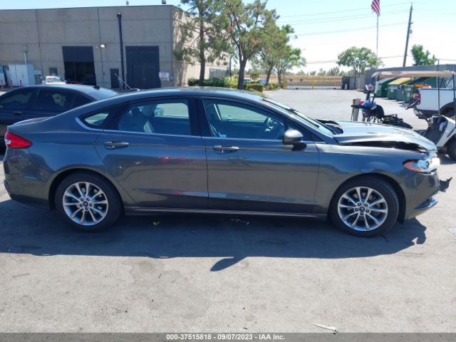 3FA6P0HD1HR215983 Ford FUSION SE