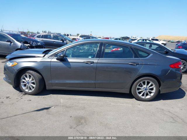 3FA6P0HD1HR215983 Ford FUSION SE