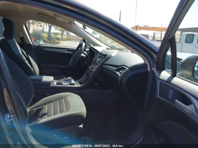3FA6P0HD1HR215983 Ford FUSION SE